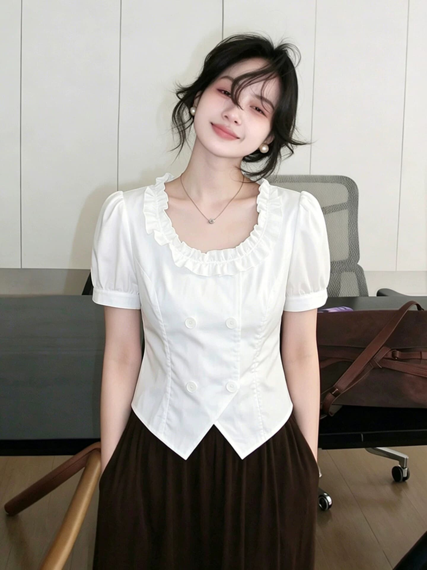 프랑스식 라운드 넥 프릴 반팔 셔츠 여자 2026 새로운 여름 고급 센스 빛 럭셔리 연령 감소 외국 가스 맨위 상세 이미지 1