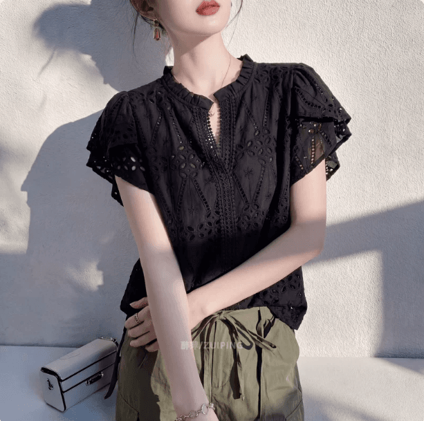 2026 새로운 한 부서 여름 검정색 반팔 레이스 조각 맨위 디자인 센스 홀로우 아웃 프릴 품격 여성 의류