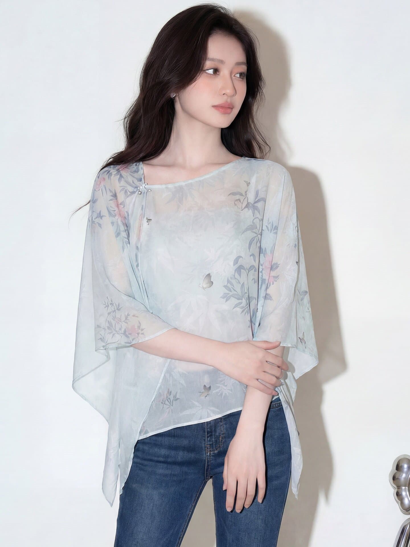 프랑스식 자이언트 잘 생긴 파란색 프린트 쉬폰 블라우스 여성 셔츠 여름 신제품 품격 얇은 스타일 태양 보호 셔츠 슬림해 보이는 맨위 상세 이미지 4