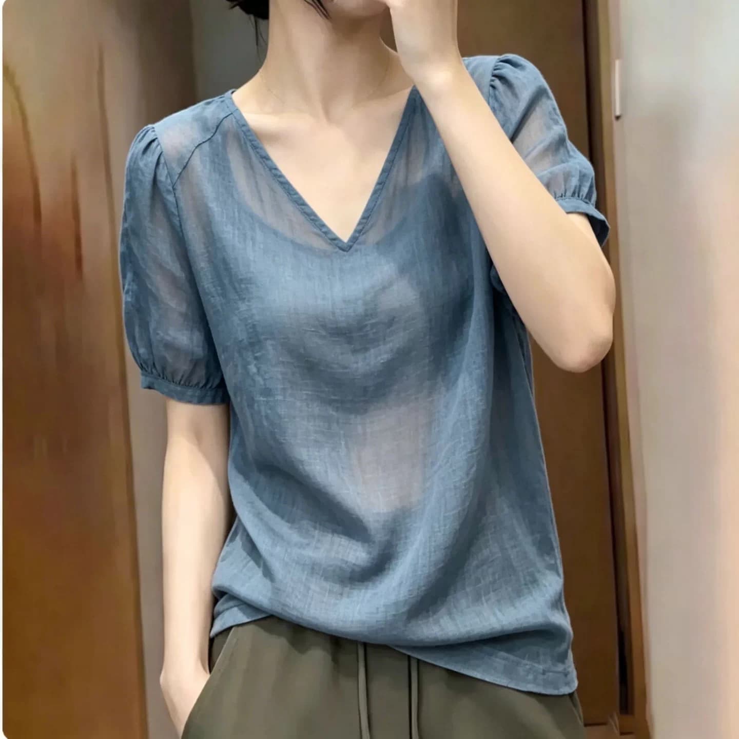 유럽 상품 고급 대기 Chic 홀로우 아웃 캐주얼 맨위 여성 2026 여름 새로운 빛 럭셔리 바람 파란색 부드러운 작은 셔츠 상세 이미지 1