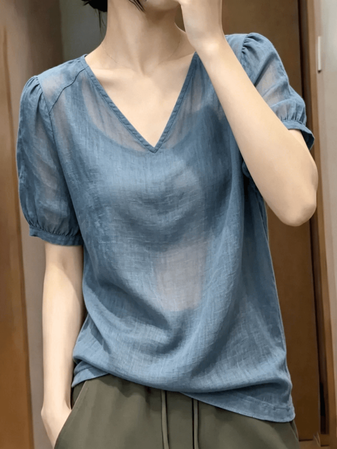 유럽 상품 고급 대기 Chic 홀로우 아웃 캐주얼 맨위 여성 2026 여름 새로운 빛 럭셔리 바람 파란색 부드러운 작은 셔츠 상세 이미지 3