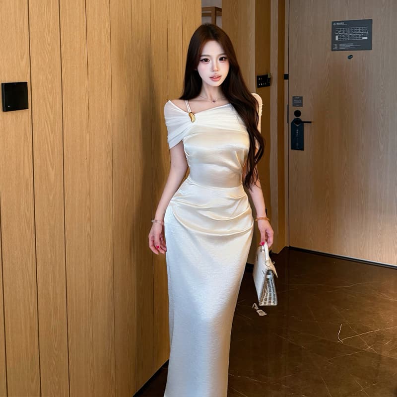 실사 프랑스식 디자인 센스 비스듬한 어깨 금속 버클 새틴 롱 스커트 여성 허리 수축 인어 꼬리 고급 센스 빛 럭셔리 예복 롱 스커트 이미지 5