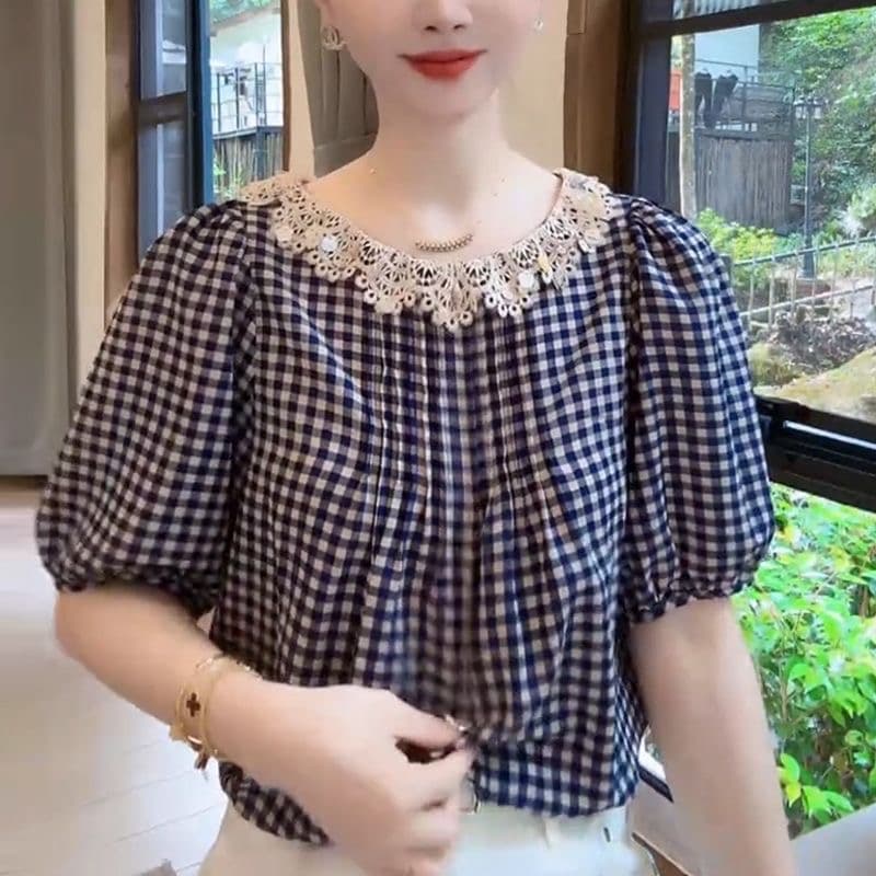 레이스 레이스 라운드 넥 체크무늬 베이비 칼라 여성 셔츠 2026 여름 패션 품격 연령 감소 다용도 반팔 셔츠 이미지 4
