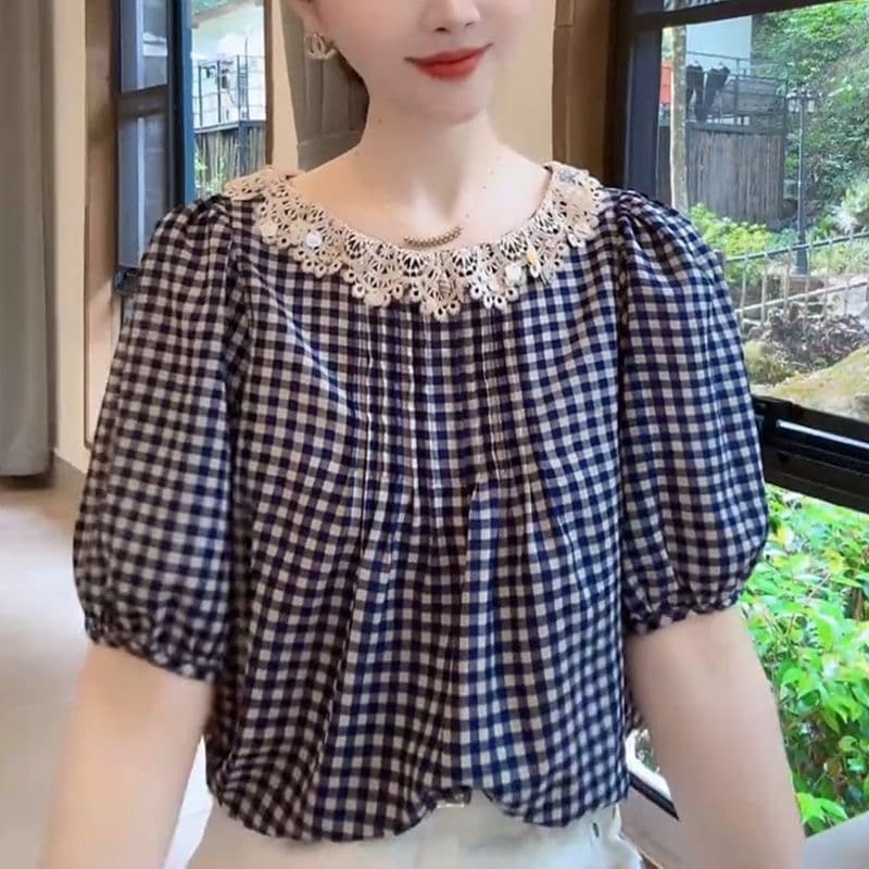 레이스 레이스 라운드 넥 체크무늬 베이비 칼라 여성 셔츠 2026 여름 패션 품격 연령 감소 다용도 반팔 셔츠 상세 이미지 5
