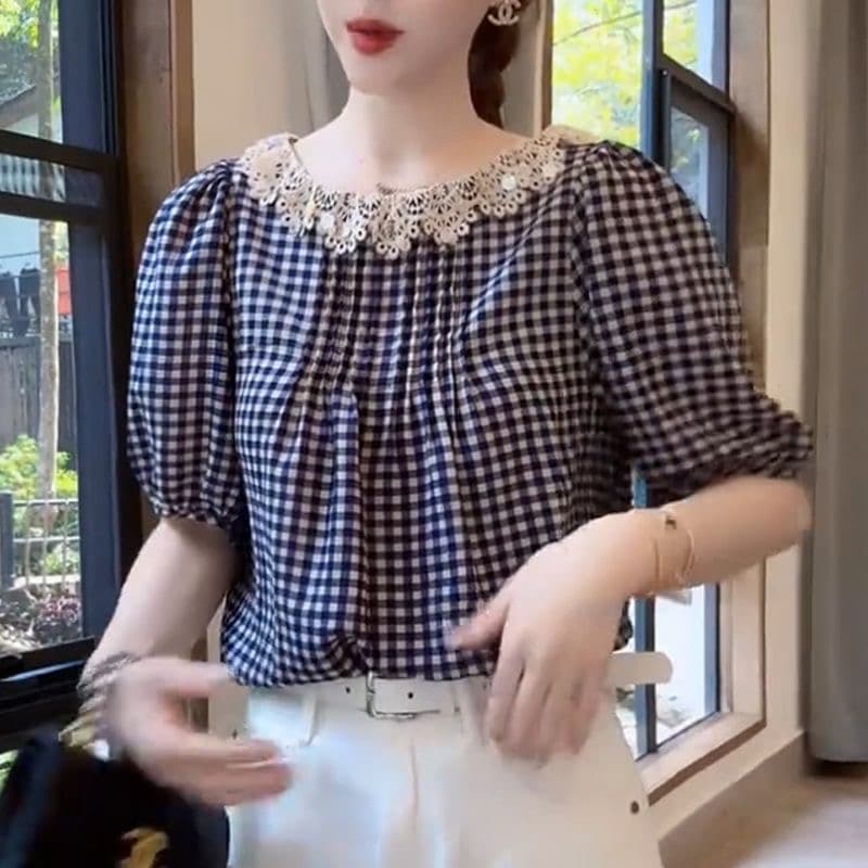 레이스 레이스 라운드 넥 체크무늬 베이비 칼라 여성 셔츠 2026 여름 패션 품격 연령 감소 다용도 반팔 셔츠 상세 이미지 6