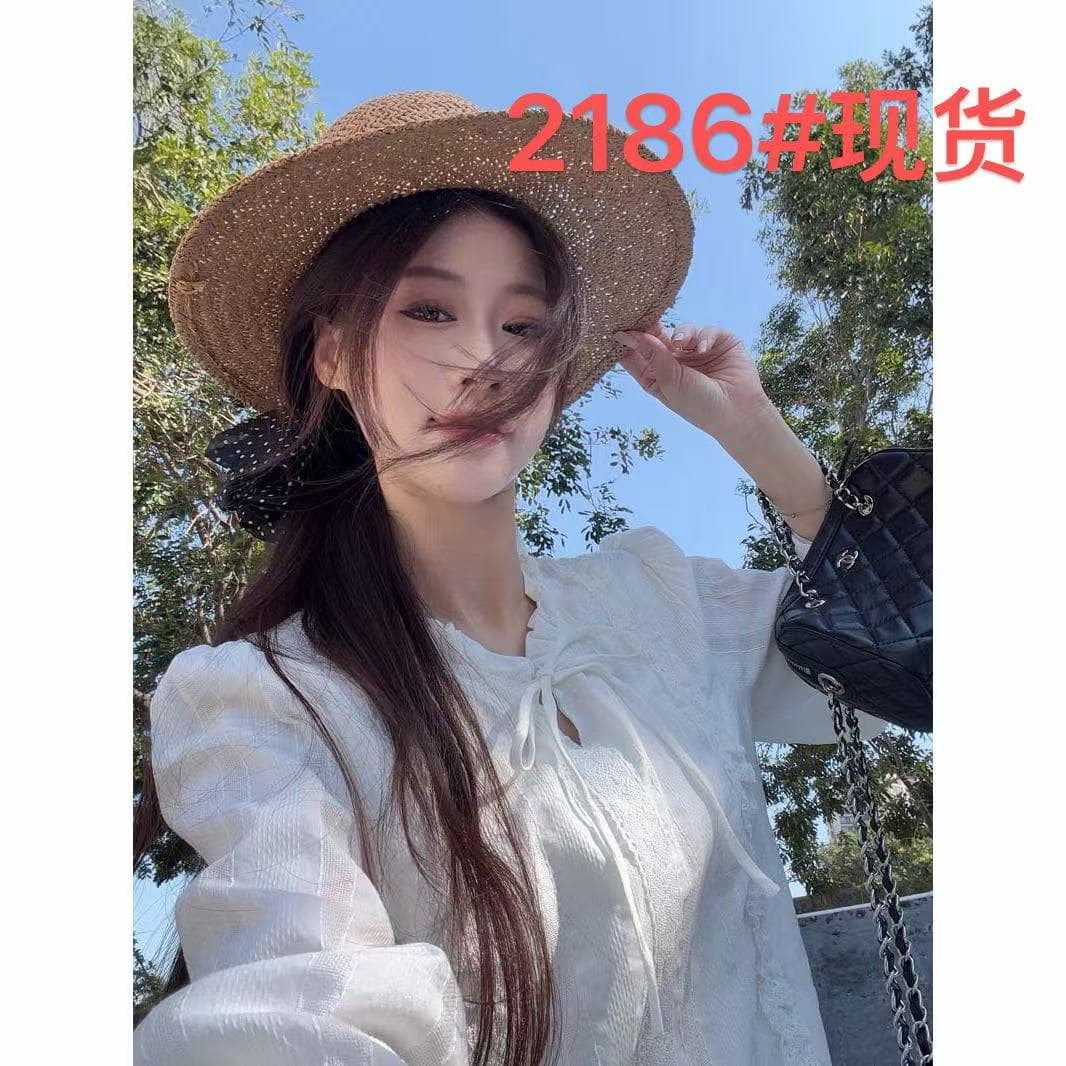 한 부서 화이트 레이스 칼라 긴팔 셔츠 여성 의류 2026 봄 슈퍼 잘 생긴 Chic 품격 캐주얼 다용도 맨위