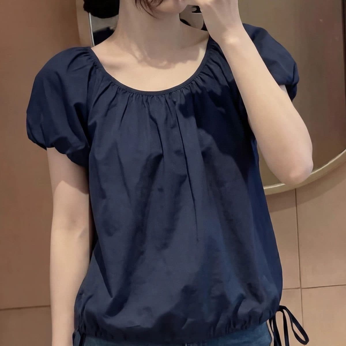 Feifei 소매 셔츠 디자인 여름 라운드 넥 스트랩 인형 2026 새로운 연령 감소 단색 루즈핏 맨위