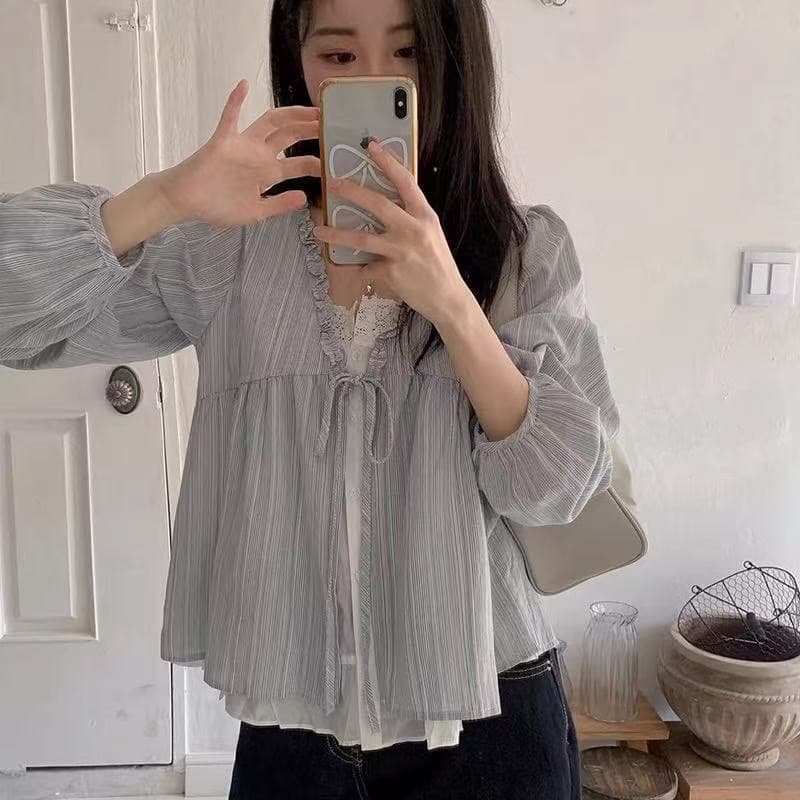 새로운 패션 부드러운 바람 스트라이프 프랑스식 레이스업 프릴 페이크 레이어드 V넥 긴팔 셔츠 맨위 여성 상세 이미지 3