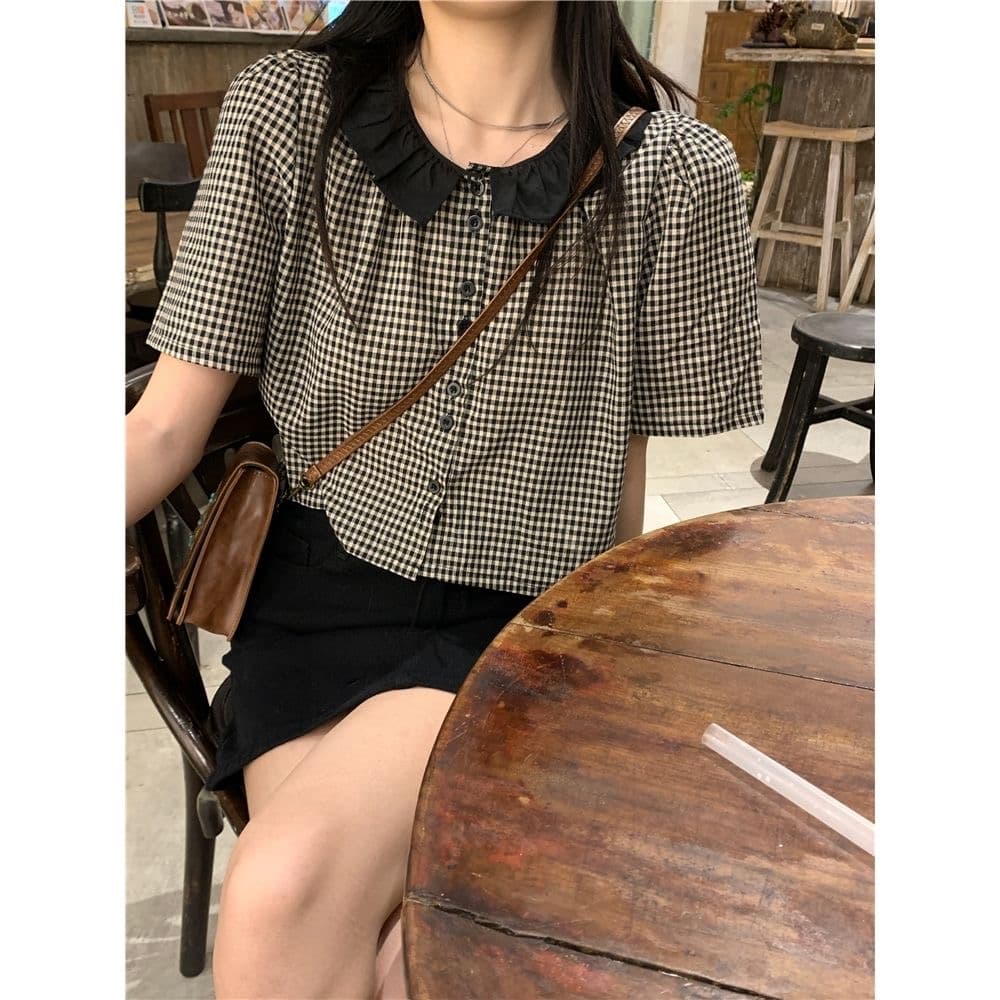 2026 여름 레트로 품격 체크무늬 셔츠 베이비 칼라 프릴 연령 감소 쇼트 스타일 셔츠 슬림해 보이는 반팔 맨위 상세 이미지 1