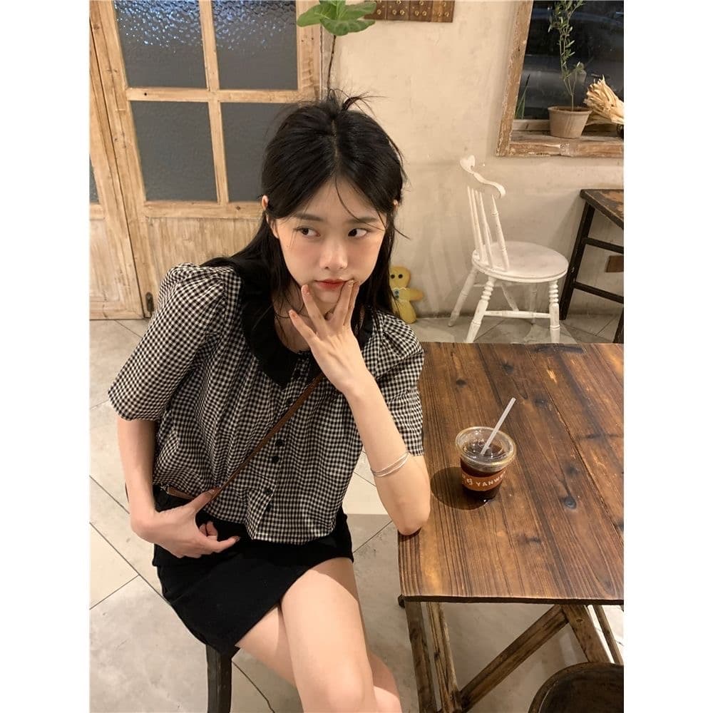2026 여름 레트로 품격 체크무늬 셔츠 베이비 칼라 프릴 연령 감소 쇼트 스타일 셔츠 슬림해 보이는 반팔 맨위 상세 이미지 3