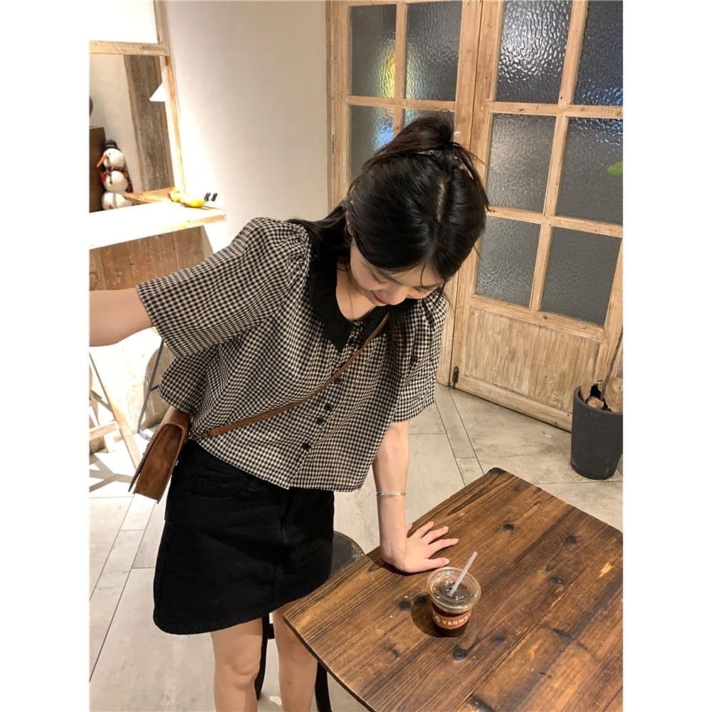 2026 여름 레트로 품격 체크무늬 셔츠 베이비 칼라 프릴 연령 감소 쇼트 스타일 셔츠 슬림해 보이는 반팔 맨위 상세 이미지 4