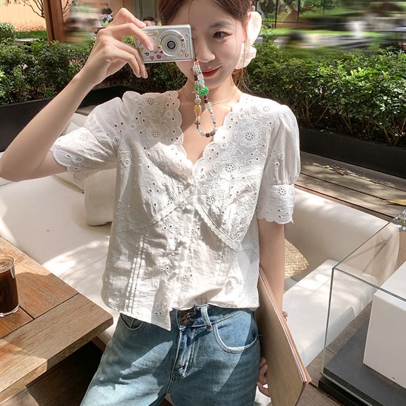 프랑스식 화이트 레이스 홀로우 아웃 V넥 거품 소매 반팔 여성 셔츠 여름 작은 키 셔츠 맨위 상세 이미지 2