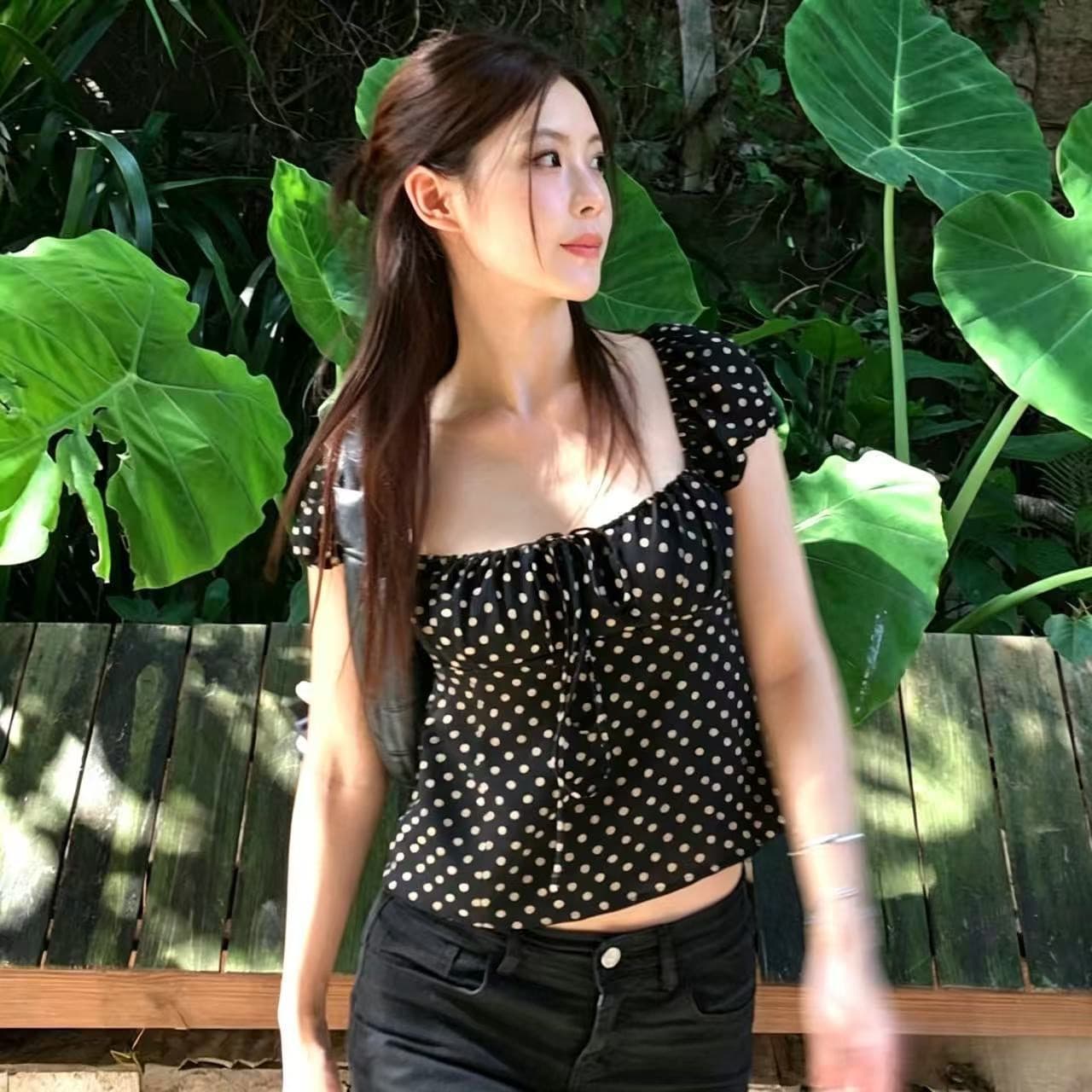miu 부서 도트 무늬 반팔 여성 셔츠 여름 착용 가져 가라. 부서 벨트 측면 칼라 셔츠 몸매 가꾸기 슬림해 보이는 순수한 욕망 달콤함 맨위 상세 이미지 1