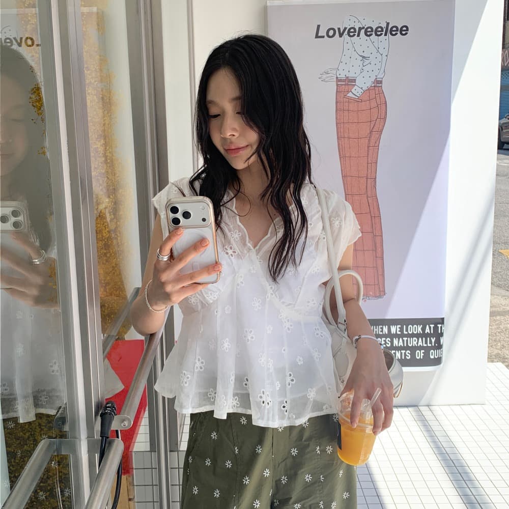 한국 동대문 달콤함 작은 청신 V넥 홀로우 아웃 자수 허리 수축 쇼트 스타일 셔츠 맨위 여성 이미지 4