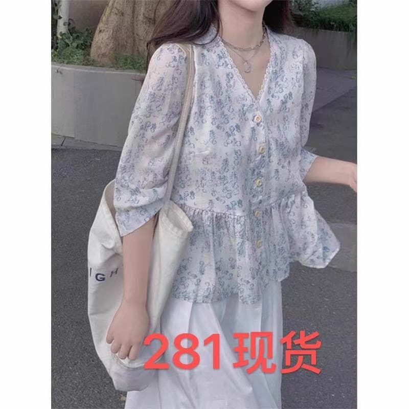 2026 새로운 문예 우아한 품격 다용도 V넥 레이스 인형 셔츠 맨위 셔츠 5 점 소매 작은 청신 ins