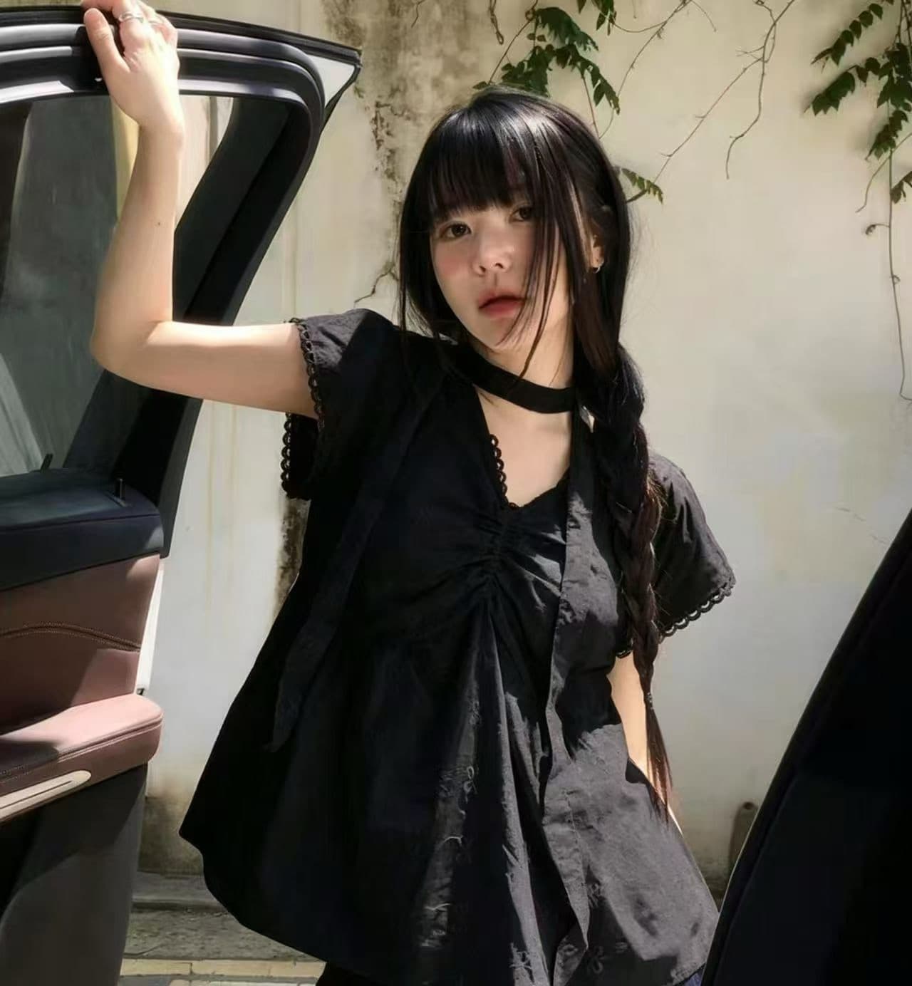 일본과 한국 부서 한국 ins 여름 달콤함 연령 감소 V넥 스트랩 행침 목 나비 매듭 자수 반팔 셔츠 맨위 상세 이미지 4