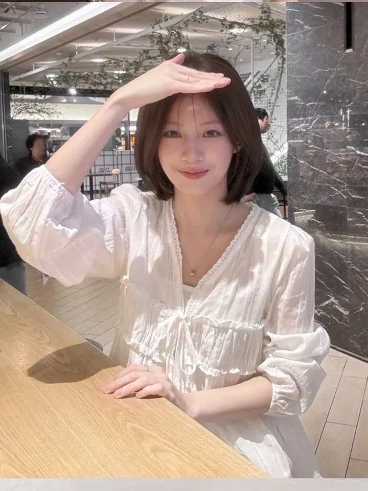 있음 창고 한국 귀여운 레이스업 나비 매듭 프릴 레이스 V넥 화이트 셔츠 상세 이미지 3