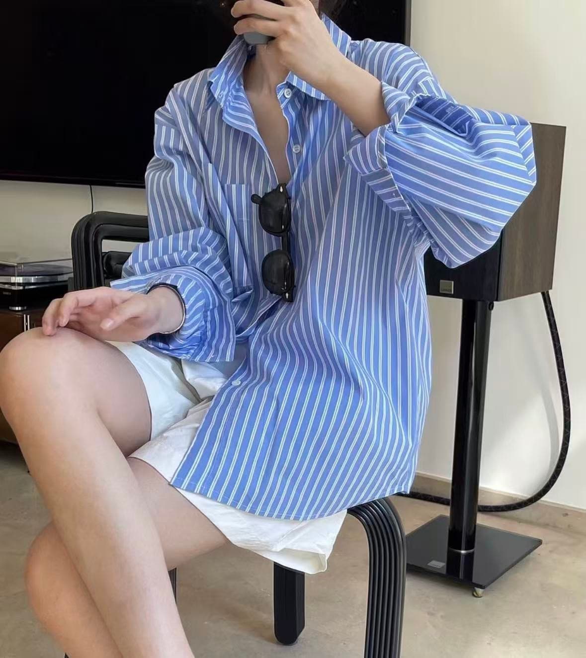 재고 있음 파란색 스트라이프 셔츠 셔츠 루즈핏 봄 가을 프랑스식 새로운 한국 스타일 긴팔 만나는 디자인 맨위 고급 상세 이미지 2