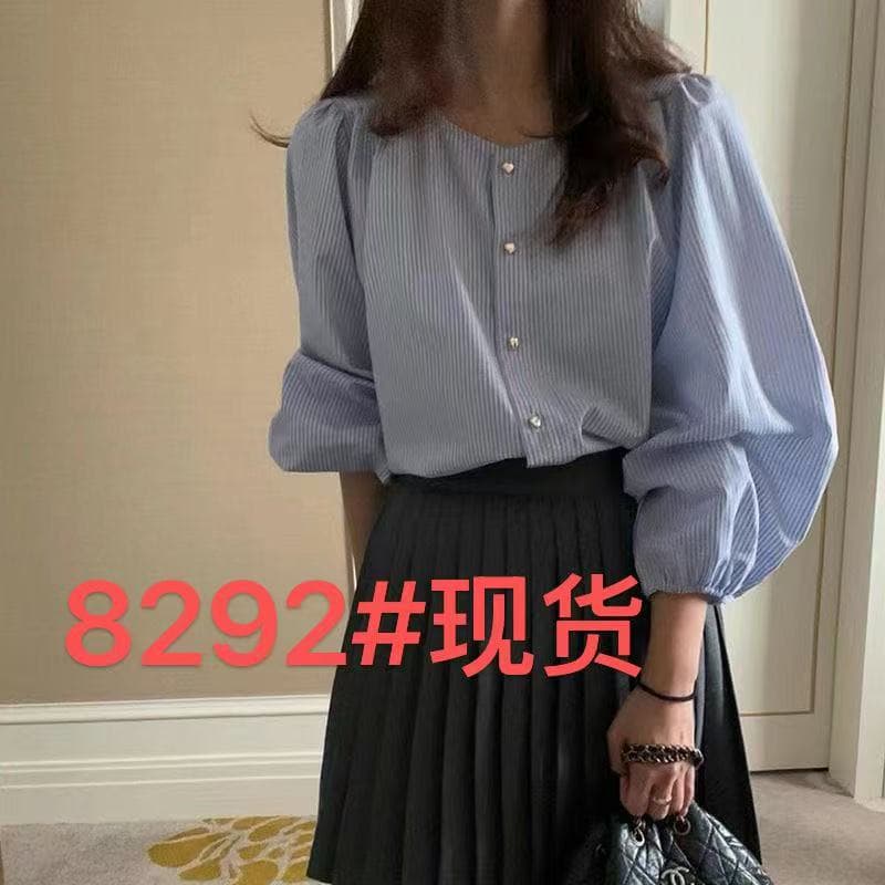 2026 봄 한국 문 디자인 센스 디스플레이 루즈핏 하트 단일 행 단추 라운드 넥 스트라이프 셔츠 새로운