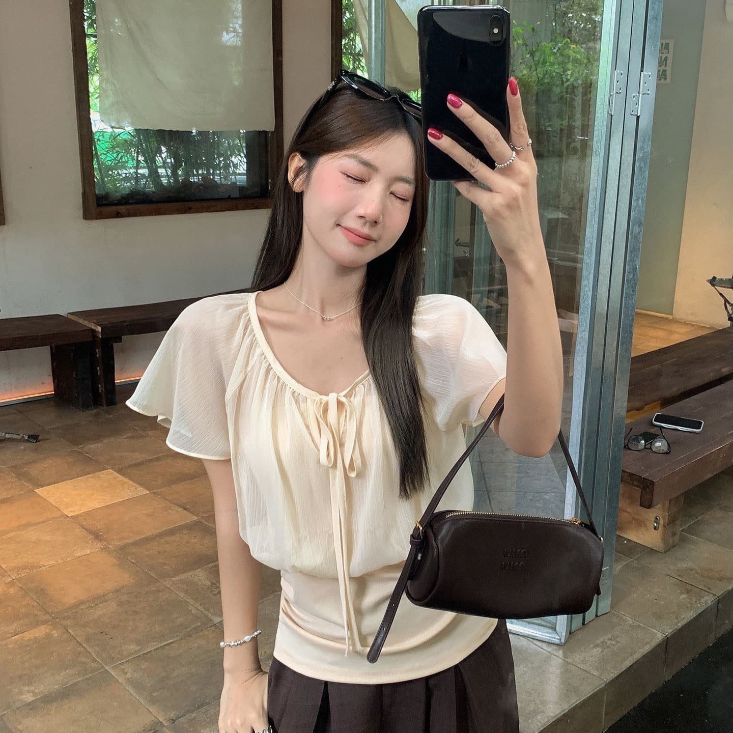 얕은 살구 색상 페이크 레이어드 패치워크 레이스업 V넥 연꽃 잎 소매 여성 셔츠 여름 허리 수축 슬림해 보이는 품격 맨위