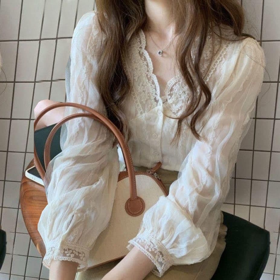 2026 가을 의상 새로운 여성 셔츠 프랑스식 달콤함 부드러운 Chic 작은 셔츠 패션 다용도 연령 감소 슬림해 보이는 맨위 이미지 2