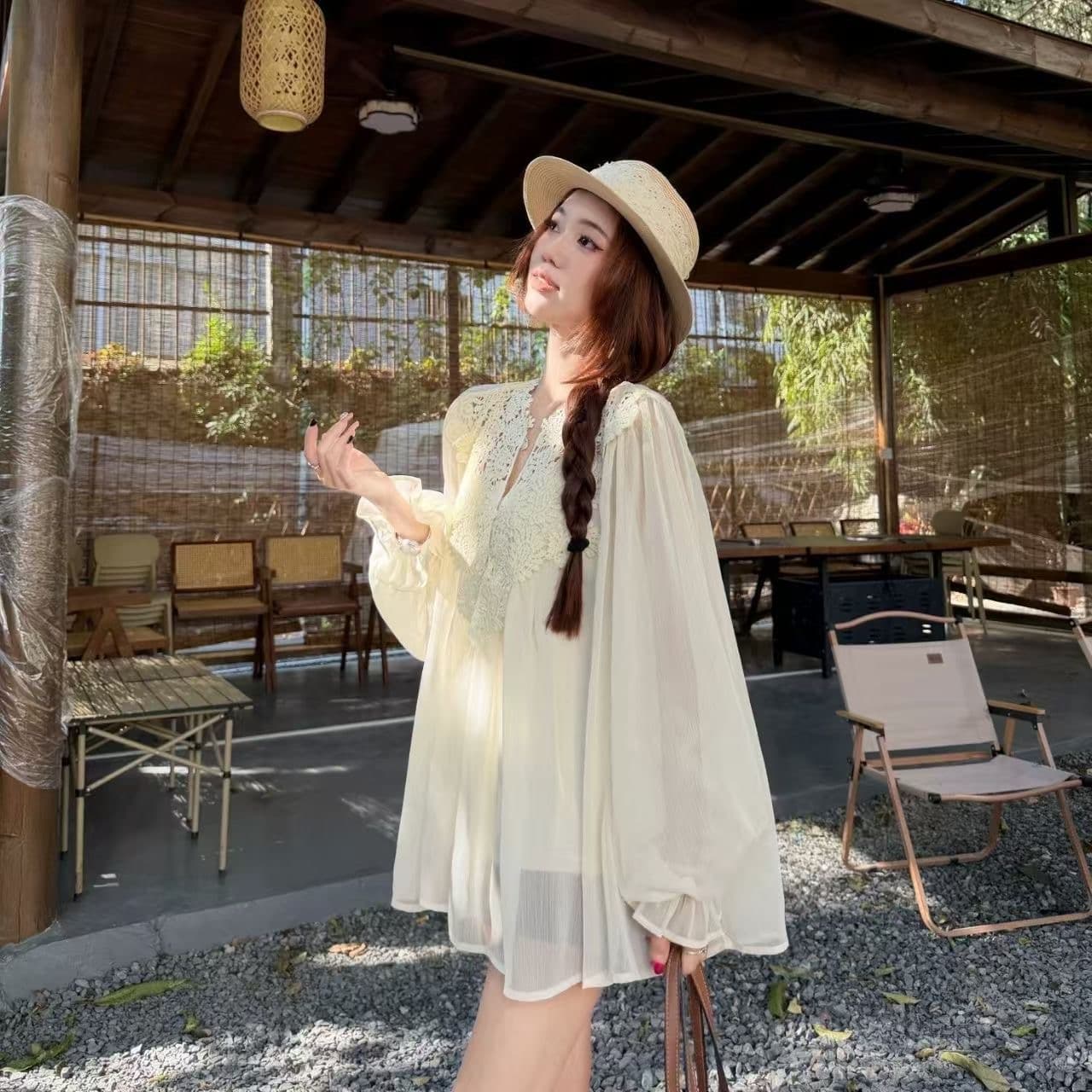 슈퍼 요정 레이스 홀로우 아웃 패치워크 V넥 여성 셔츠 새로운 프랑스식 느긋한 바람 벌룬 소매 자외선 차단 쉬폰 톱 여성 이미지 3