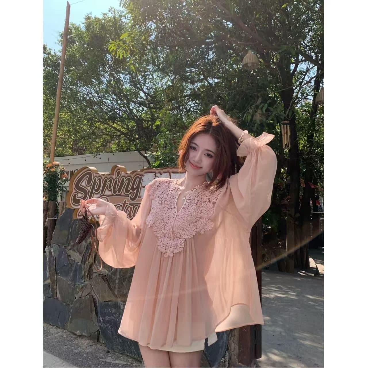슈퍼 요정 레이스 홀로우 아웃 패치워크 V넥 여성 셔츠 새로운 프랑스식 느긋한 바람 벌룬 소매 자외선 차단 쉬폰 톱 여성 상세 이미지 3