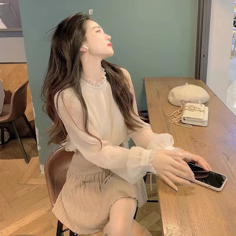 레이스 기본 셔츠 인사이드 가져 가라. 2026 년 새로운 가을 쉬폰 블라우스 망사 디자인 센스 여성 작은 대중 거품 소매 맨위 이미지 4