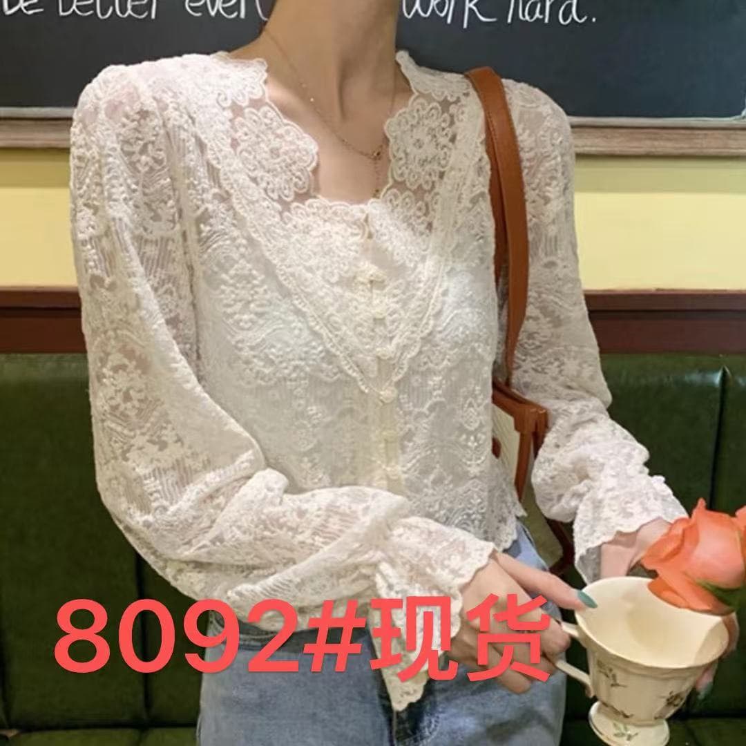 프랑스식 고유 한 Chic 레이스 여성 셔츠 가을 고급 디자인 센스 작은 대중 자수 홀로우 아웃 아름다운 V넥 맨위