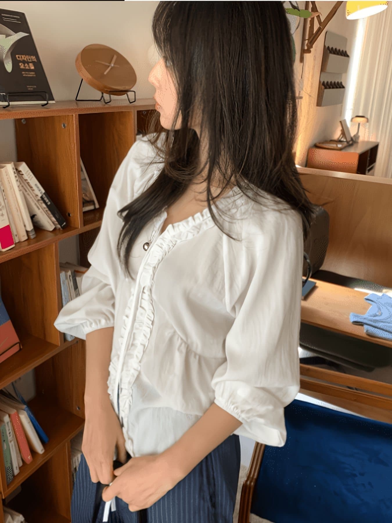 한 부서 부드러운 품격 V넥 목이버섯 레이스 레이스업 셔츠 상세 이미지 5