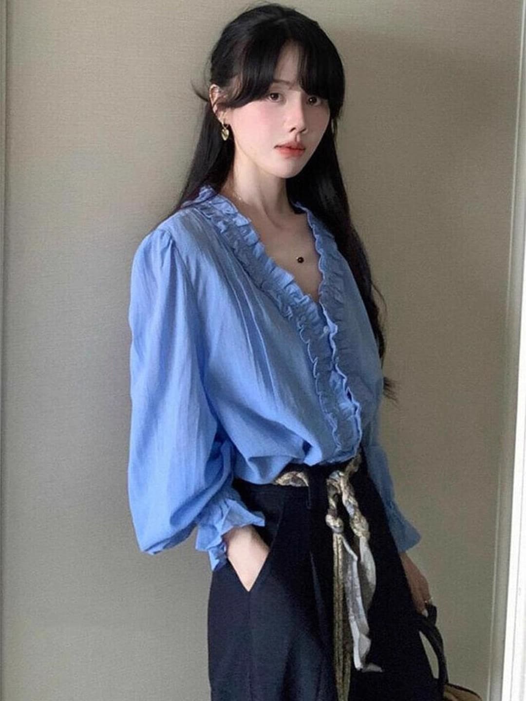 가을 의상 새로운 프랑스식 사소한 파란색 프릴 긴팔 셔츠 고급 센스 루즈핏 슬림해 보이는 나팔 소매 맨위 이미지 4