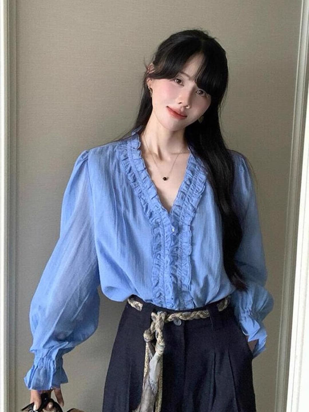 가을 의상 새로운 프랑스식 사소한 파란색 프릴 긴팔 셔츠 고급 센스 루즈핏 슬림해 보이는 나팔 소매 맨위 상세 이미지 2