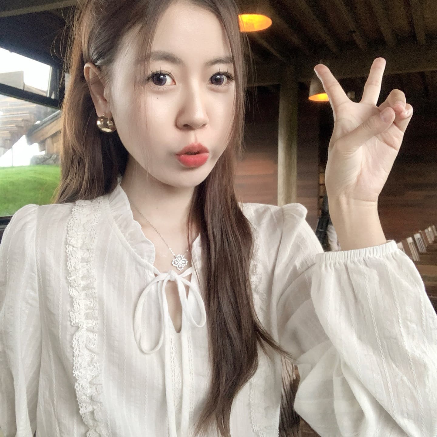 경관 그림 한 부서 화이트 레이스 칼라 긴팔 여성 셔츠 여름 슈퍼 잘 생긴 디자인 센스 루즈핏 셔츠 맨위 상세 이미지 5