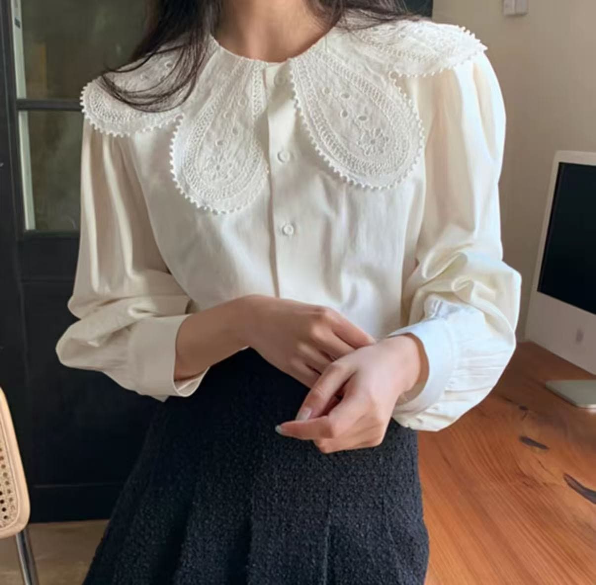 2026 새로운 맨위 화이트 한국 chic 레트로 개성 불규칙 칼라 플라워 긴팔 셔츠 인형 상세 이미지 1