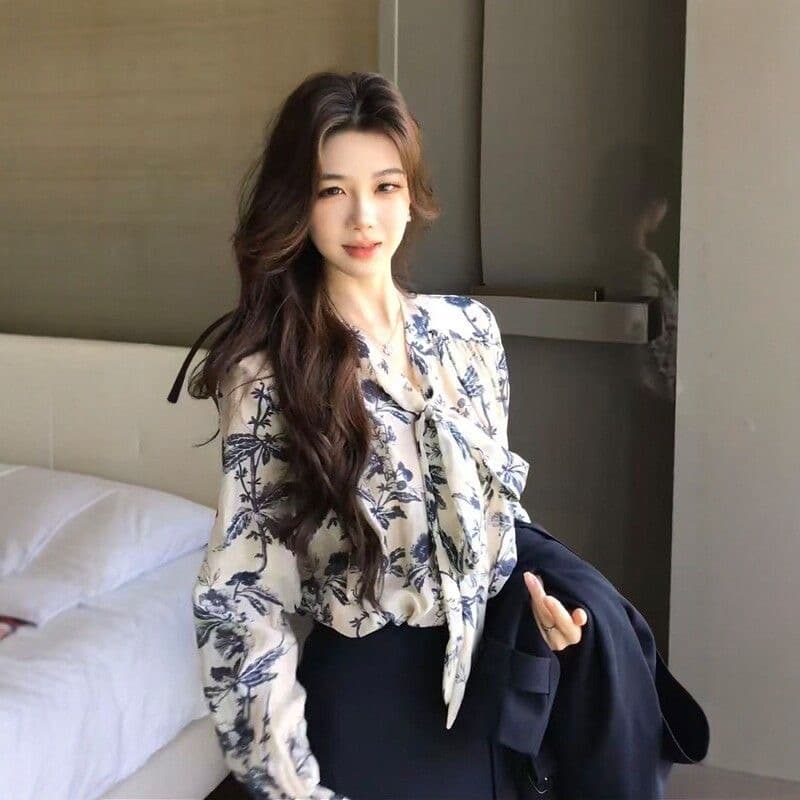프랑스식 V넥 수묵화 프린트 리본 긴팔 여성 셔츠 여름 부드러운 바람 루즈핏 슬림해 보이는 아름다운 품격 맨위 이미지 3