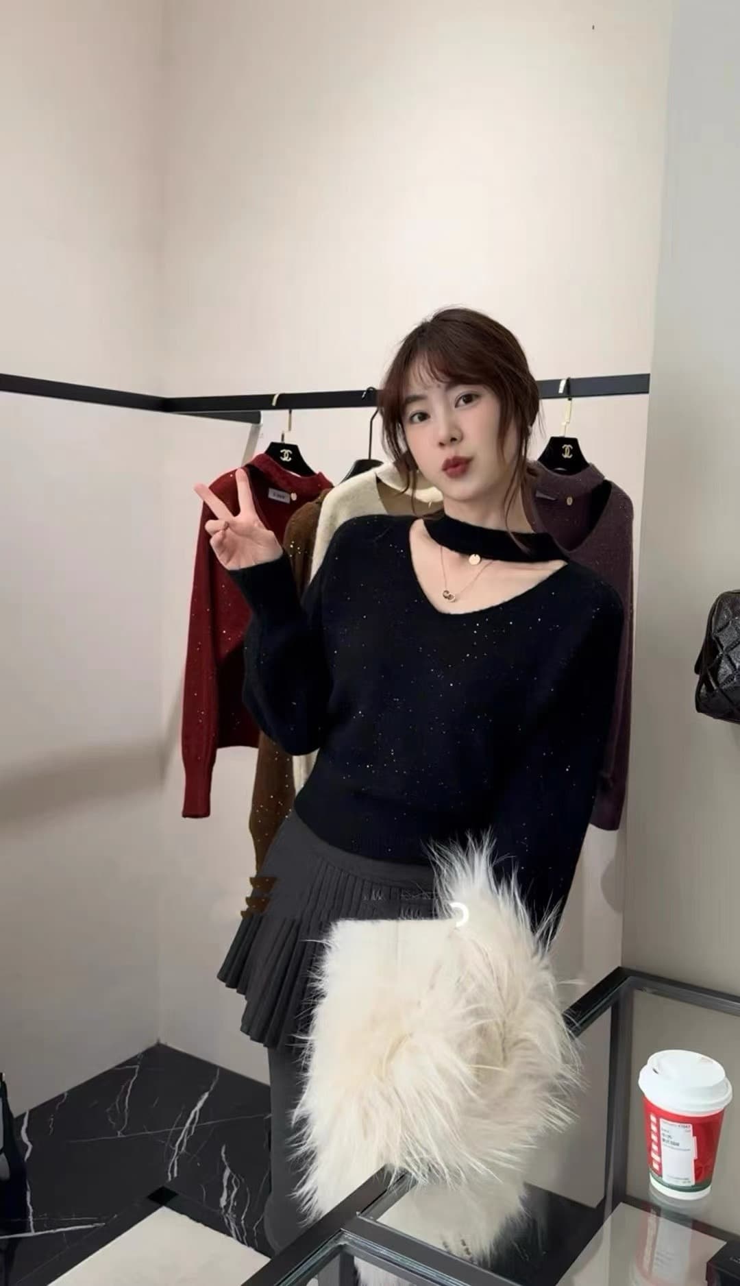 새해 착용 가져 가라. 행침 목 홀로우 아웃 빨간색 스웨터 2026 새로운 여성 의류 무거운 작업 스팽글 고급 있음 디자인 센스 맨위 상세 이미지 6