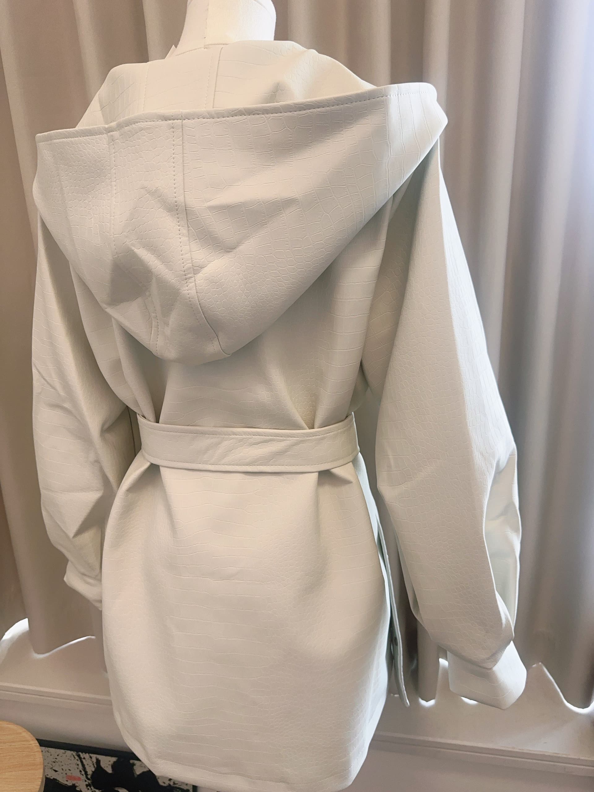 빙하 화이트 섬 고급 품격 곡물 가죽 후드 망토 벌룬 소매 가죽 재킷 재킷 상세 이미지 2