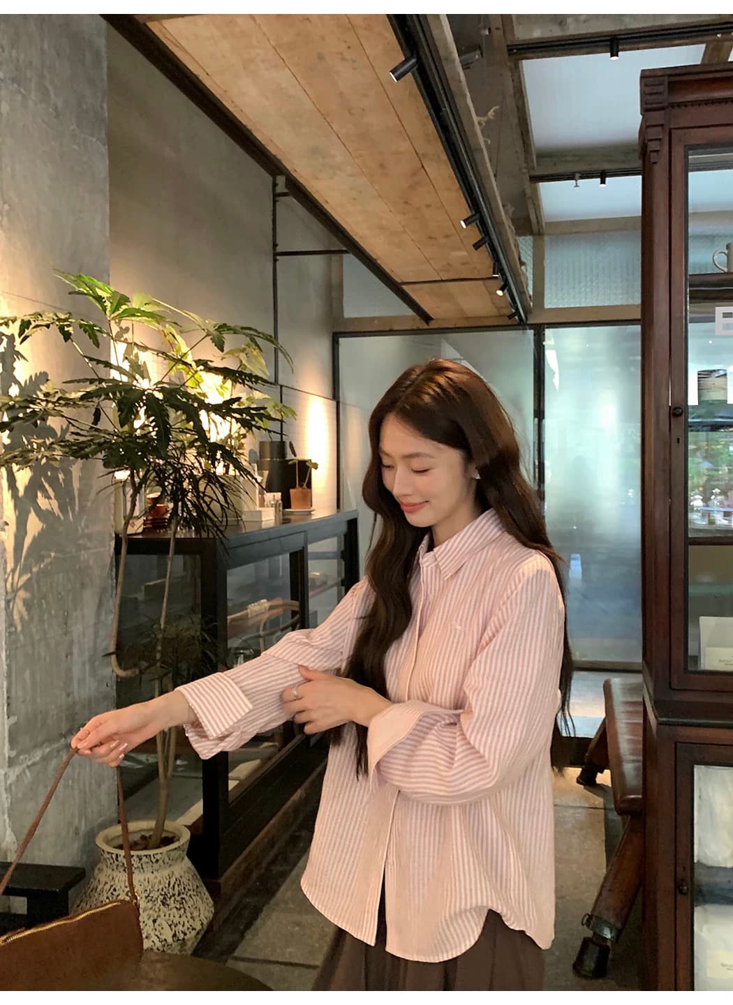 悸动 일기 라이 경기 서울 아마 자수 스트라이프 여성 셔츠 폴로 칼라 루즈핏 긴팔 셔츠 상세 이미지 18