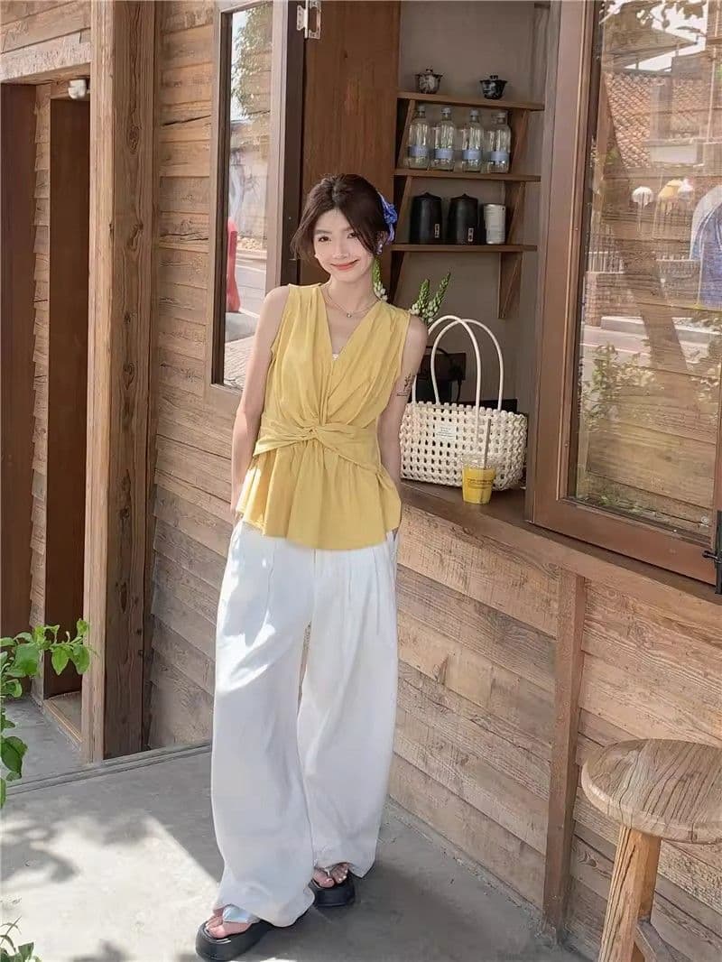 디자인 센스 비틀림 V넥 조끼 여성 2026 여름 새로운 휴가 바람 작은 대중 몸매 가꾸기 Chic 민소매 맨위 상세 이미지 12
