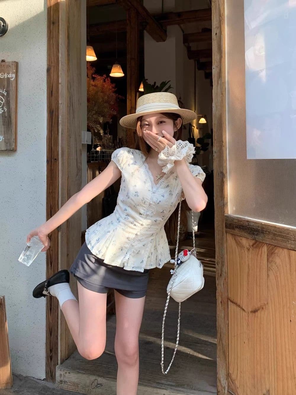 프랑스식 차 휴식 레이스 레이스 V넥 반팔 여성 셔츠 여름 달콤한 스타일 자수 꽃무늬 꼬집기 허리 슬림해 보이는 맨위 상세 이미지 4
