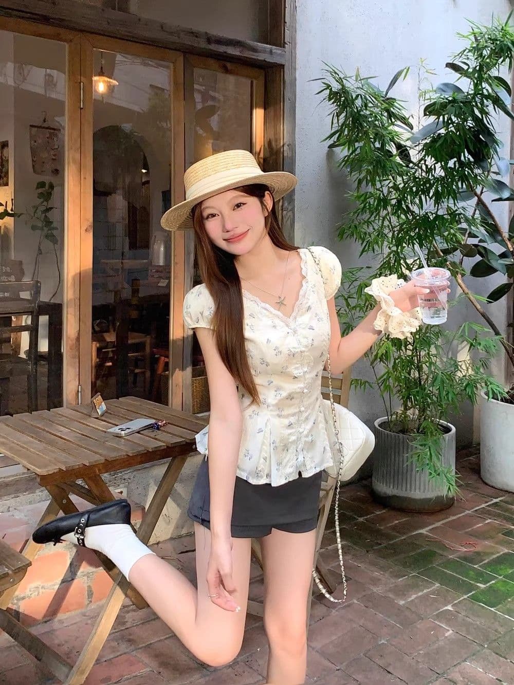 프랑스식 차 휴식 레이스 레이스 V넥 반팔 여성 셔츠 여름 달콤한 스타일 자수 꽃무늬 꼬집기 허리 슬림해 보이는 맨위 상세 이미지 6