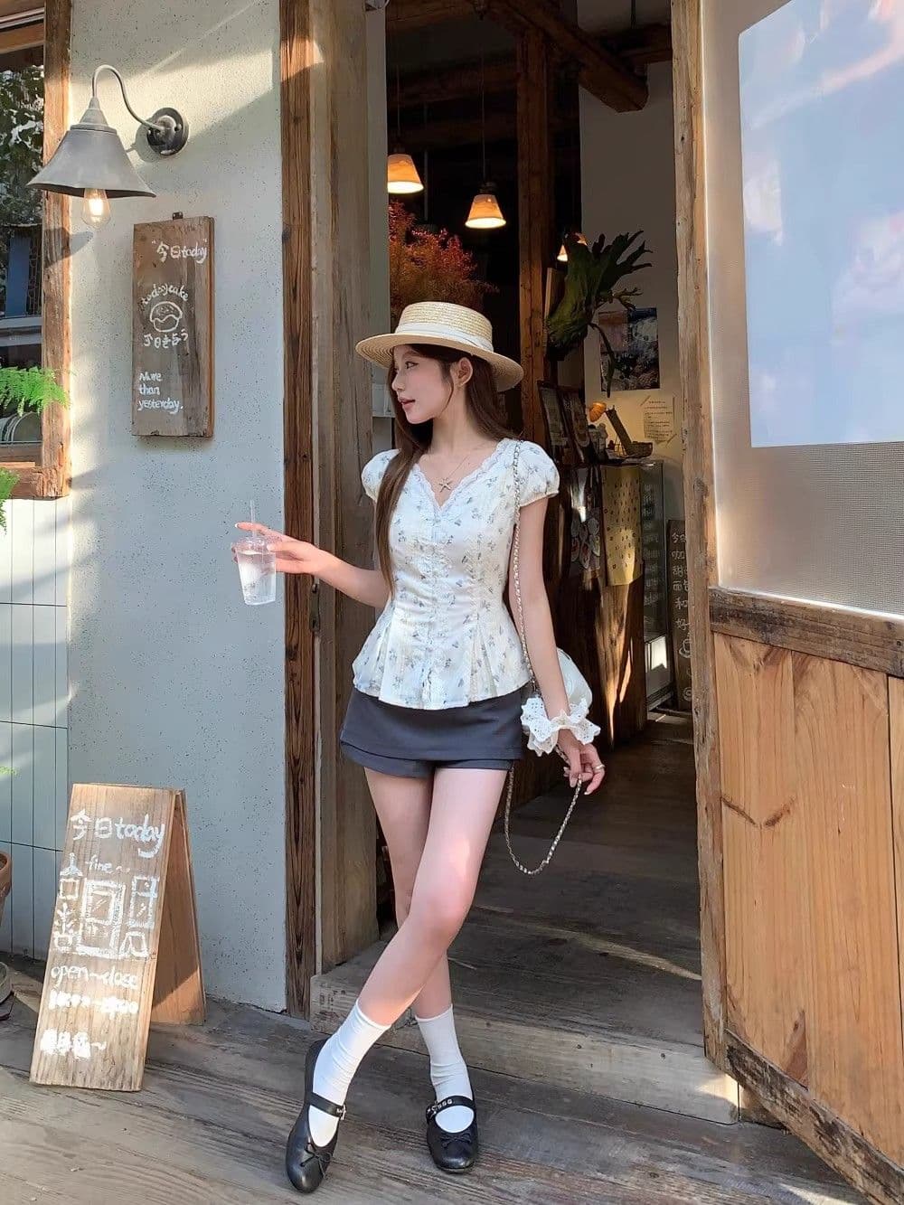 프랑스식 차 휴식 레이스 레이스 V넥 반팔 여성 셔츠 여름 달콤한 스타일 자수 꽃무늬 꼬집기 허리 슬림해 보이는 맨위 상세 이미지 8