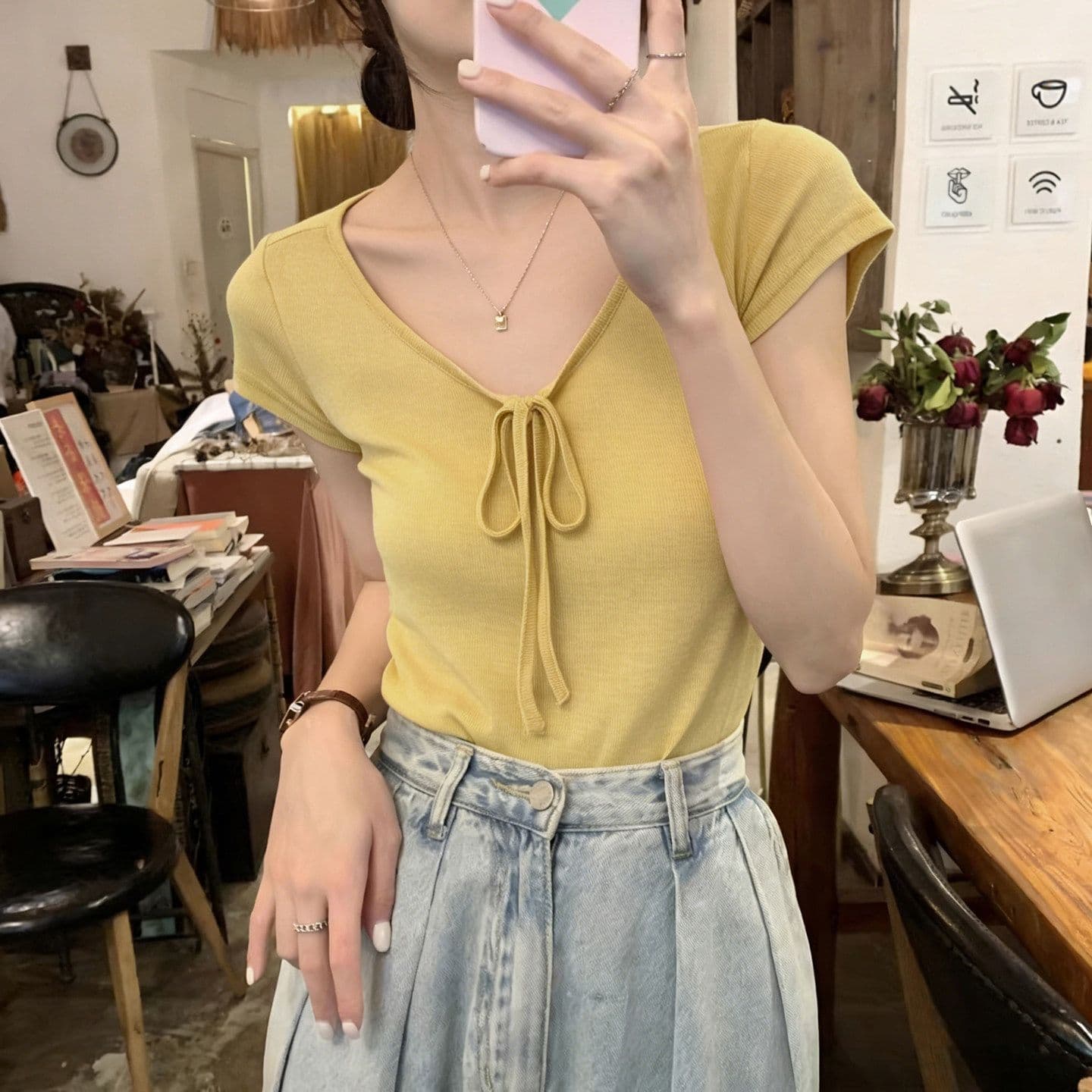 chic 달콤한 매운맛 V넥 반팔 티셔츠 여성 여름 몸매 가꾸기 한국 스타일 인사이드 가져 가라. 쇼트 스타일 기본 셔츠 얇은 스타일 마이크로 ~을 통해 의류 트렌디