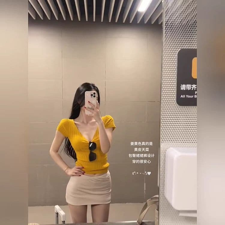 황색 구덩이 기사 V넥 니트 반팔 티셔츠 여성 여름 순수한 욕망 몸매 가꾸기 슬림해 보이는 작은 키 도파민 한 첨부 된 의류 이미지 3