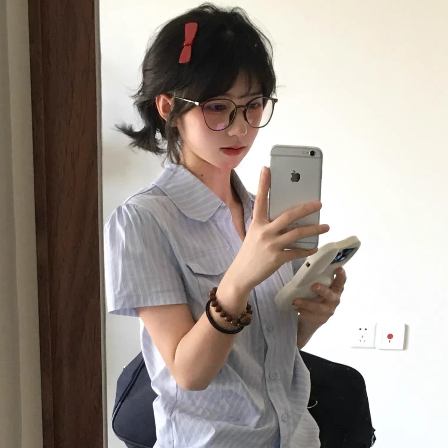 학원 스타일 스트라이프 반팔 여성 셔츠 여름 착용 가져 가라. 폴로 칼라 긍정적 인 어깨 셔츠 몸매 가꾸기 슬림해 보이는 핫걸 파란색 맨위