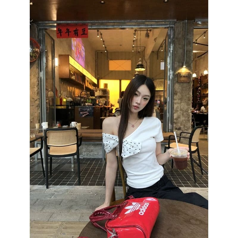 모달 사람들 면 반팔 티셔츠 여성 여름 폭발 화이트 몸매 가꾸기 핫걸 디자인 센스 오프숄더 비스듬한 어깨 의류