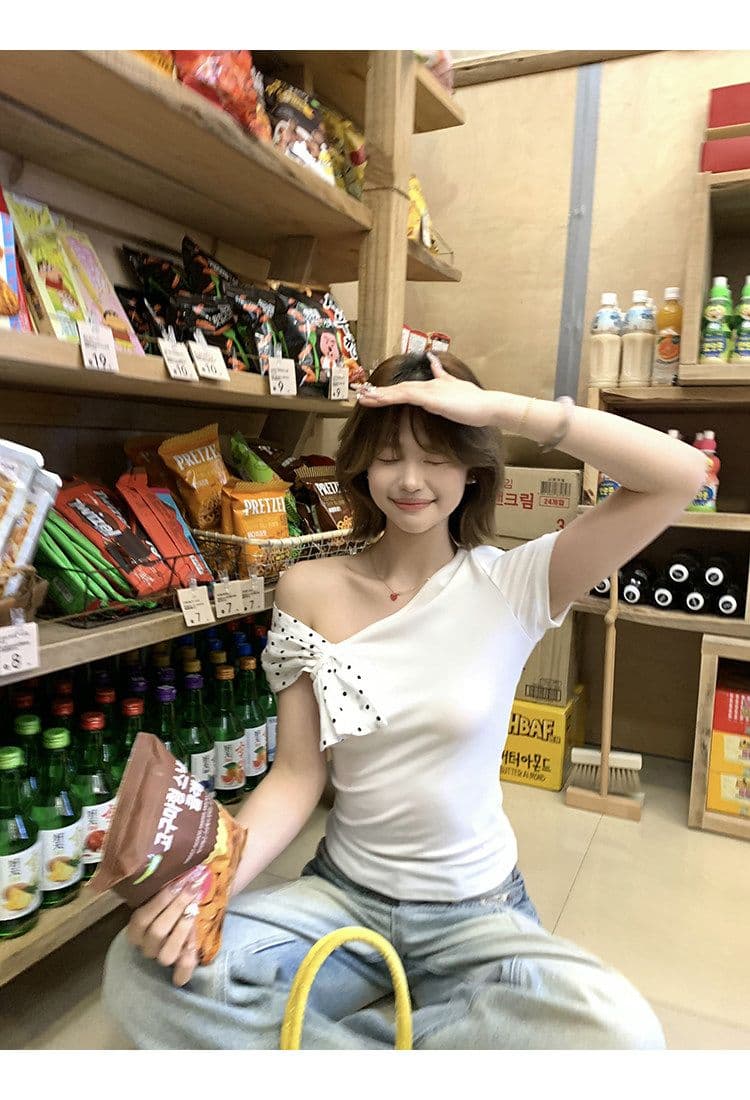 모달 사람들 면 반팔 티셔츠 여성 여름 폭발 화이트 몸매 가꾸기 핫걸 디자인 센스 오프숄더 비스듬한 어깨 의류 상세 이미지 15