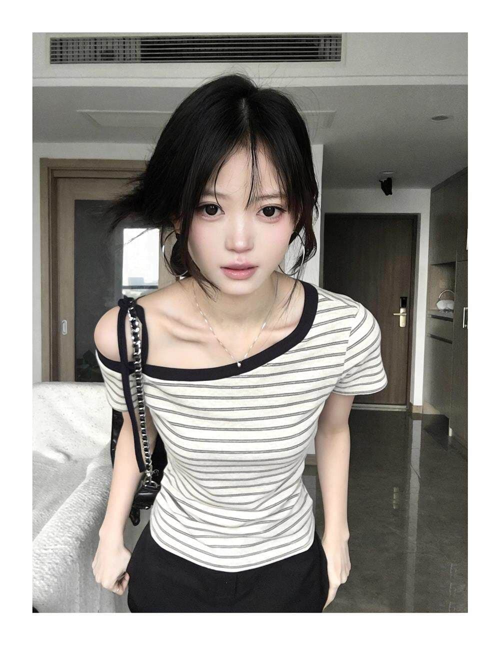 풍부한 서울 면 원본 컬러 짜임 기사 한 부서 스트라이프 비스듬한 어깨 반팔 티셔츠 여성 여름 느긋한 슬림해 보이는 오프숄더 맨위 상세 이미지 3