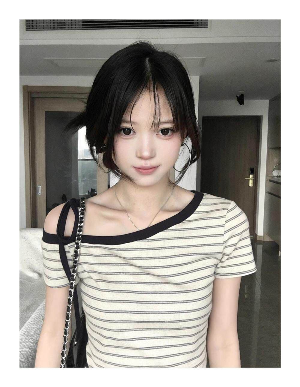풍부한 서울 면 원본 컬러 짜임 기사 한 부서 스트라이프 비스듬한 어깨 반팔 티셔츠 여성 여름 느긋한 슬림해 보이는 오프숄더 맨위 상세 이미지 4