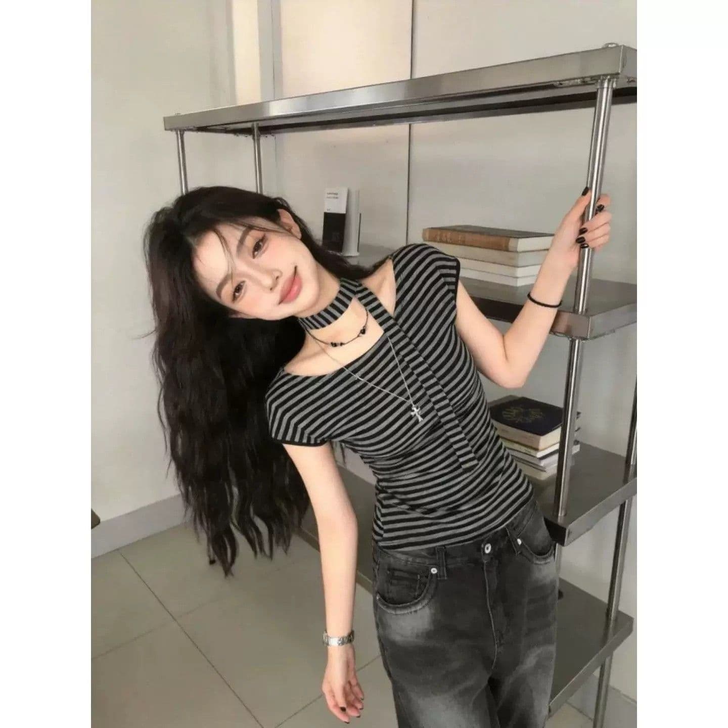 원본 원단 컬러 짜임 기사 오프숄더 리본 디자인 스트라이프 반팔 티셔츠 여성 핫걸 슬림해 보이는 허리 수축 다용도 맨위